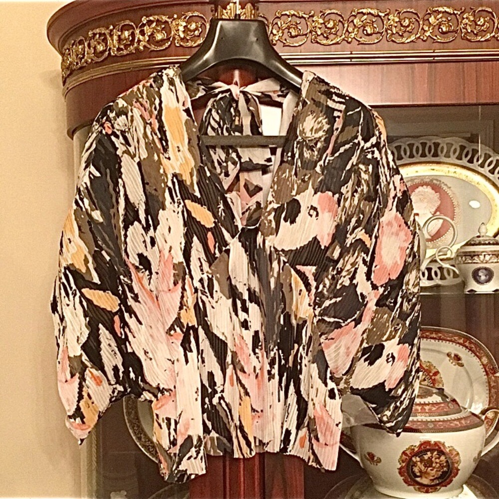 Club Monaco Print Pleated Top Ties on back sz.XS